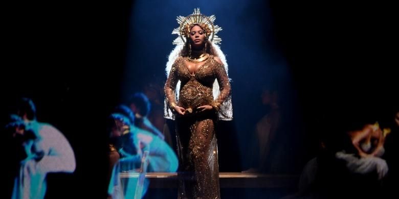 Beyonce tampil di panggung Grammy Awards 2017 yang digelar di Staples Center, Los Angeles, Minggu (12/2/2017).