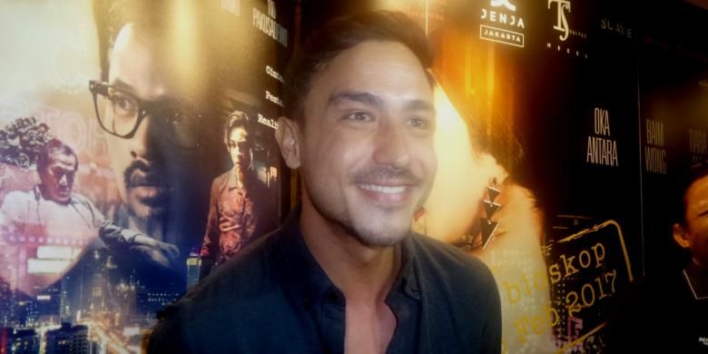 Hamish Daud saat menghadiri premier film Jakarta Undercover di XXI Epicentrum Walk, Kuningan, Jakarta Selatan, Selasa (21/2/2017).