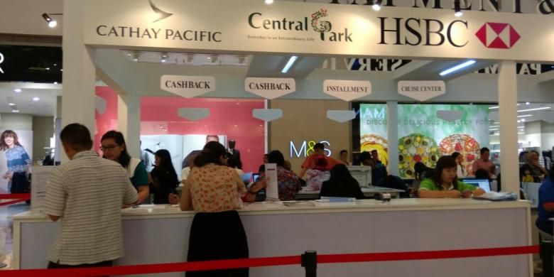 Cathay Pacific-HSBC Travel Fair tengah digelar di Central Park Mall, Jakarta.