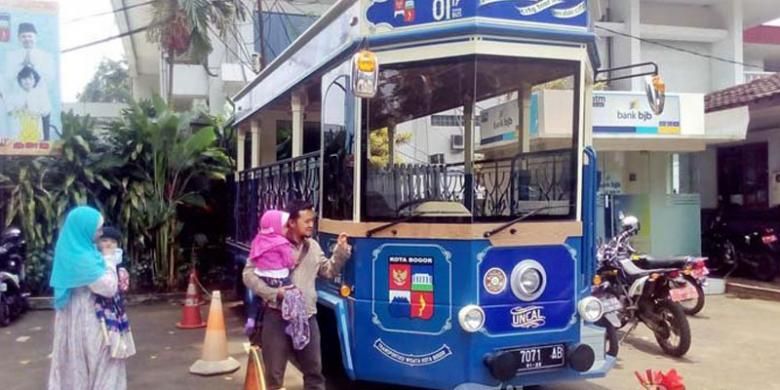 Bus wisata Uncal kini diparkir di Balaikota Bogor, Jawa Barat, Sabtu (4/3/2017). 