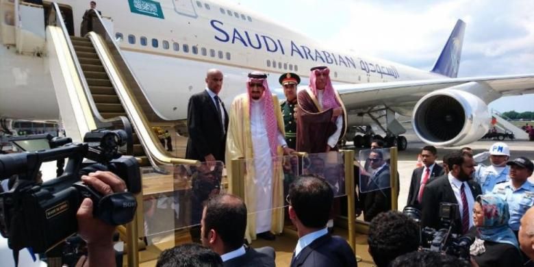 Raja Arab Saudi Salman Bin Abdulazis Al Saud akhirnya meninggalkan pulau Bali, Minggu (12/3/2017) pada pukul 11.13 Wita, menggunakan pesawat kerajaan.