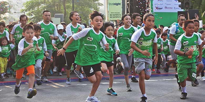 Ratusan anak ikut serta dalam ajang lari MILO Jakarta International 10 K untuk kategori Family Run yang digelar di Rasuna Said pada 23 Juli 2017