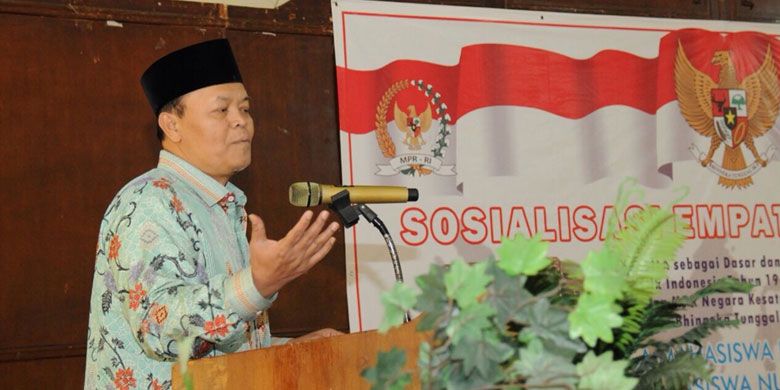 Wakil Ketua MPR Hidayat Nur Wahid melakukan kegiatan Sosialisasi Empat Pilar MPR RI di Universitas Ibn Khaldun Bogor, Kamis (24/8/2017). (KOMPAS.com/Karinta Zulkarnain)