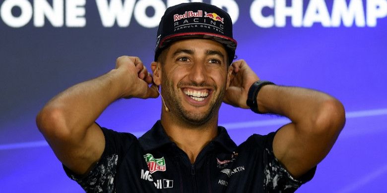 Pebalap Red Bull Racing, Daniel Ricciardo, menjalani sesi konferensi pers di Singapura, Kamis (14/9/2017).
