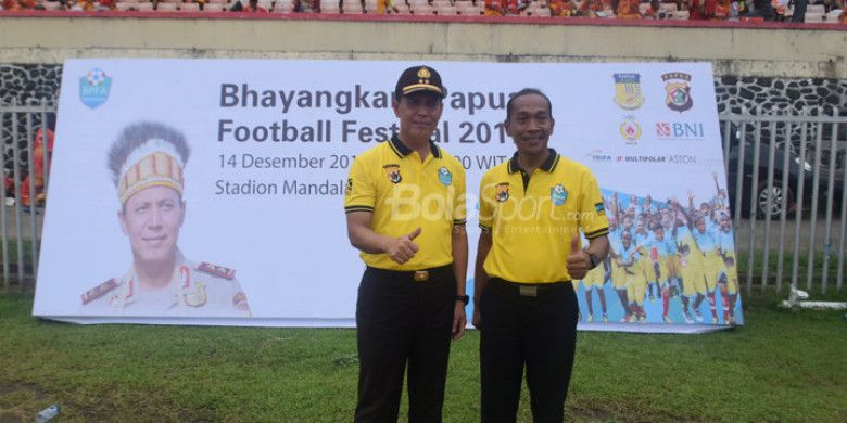 Kapolda Papua, Irjen Boy Rafli Amar dan Vice President CEO Region BNI Papua, M. Harsono, di Stadion Mandala Jayapura.