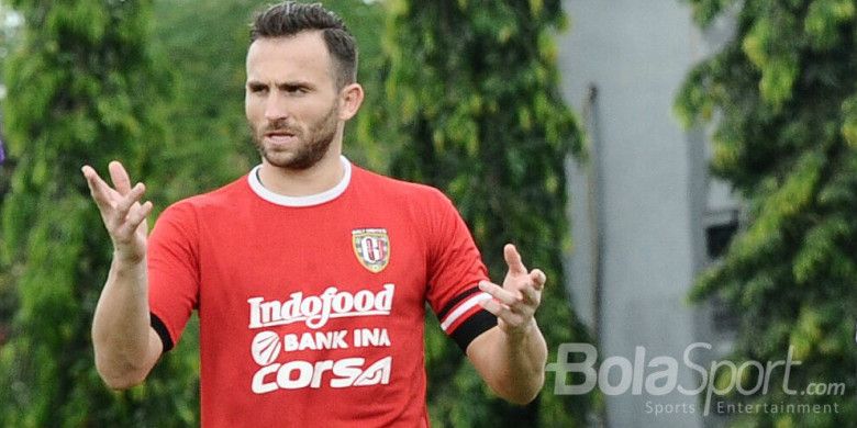 Ekspresi Ilija Spasojevic dalam latihan perdana bersama Bali United usai liburan Natal dan Tahun Baru 2018.
