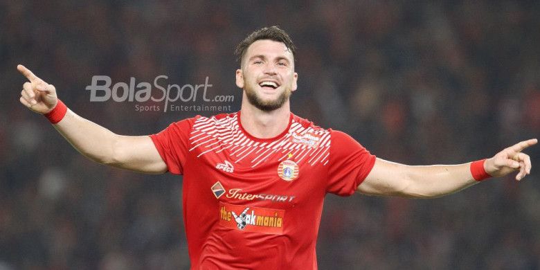 Striker Persija Jakarta, Marko Simic, merayakan gol ke gawang Bali United pada laga final Piala Presiden 2018 di Stadion Utama GBK pada Sabtu (17/2/2018).