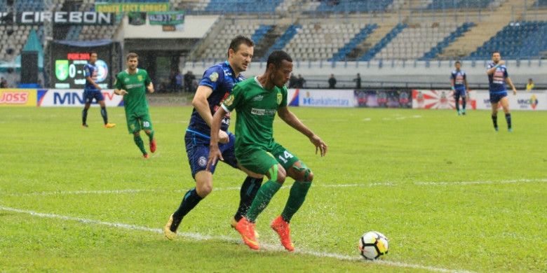 Pertandingan semifinal Piala Gubernur Kaltim 2018 antara Arema FC dan Persebaya Surabaya pada Jumat (2/3/2018). 