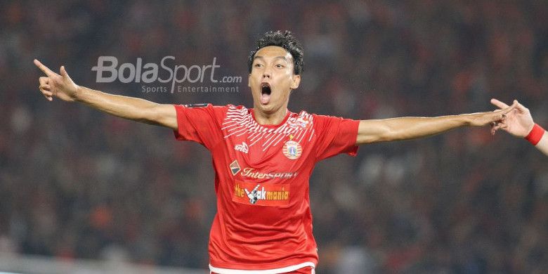 Pemain Persija, Novri Setiawan, merayakan gol ke gawang Bali United pada laga final Piala Presiden 2018 di Stadion Utama GBK pada Sabtu (17/2/2018).
