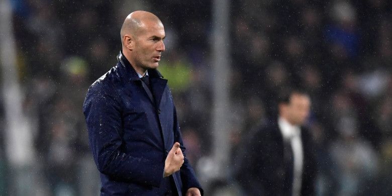 Ekspresi pelatih Real Madrid, Zinedine Zidane, dalam laga leg pertama perempat final Liga Champions kontra Juventus di Stadion Allianz, Turin, Italia pada 3 April 2018.
