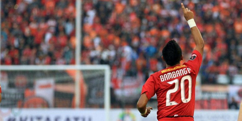 Selebrasi penyerang Persija, Bambang Pamungkas seusai mencetak gol ke gawang Mitra Kukar pada laga 8 Besar Piala Presiden 2018 di Stadion Manahan, Kota Solo, Minggu (4/2/2018) sore.