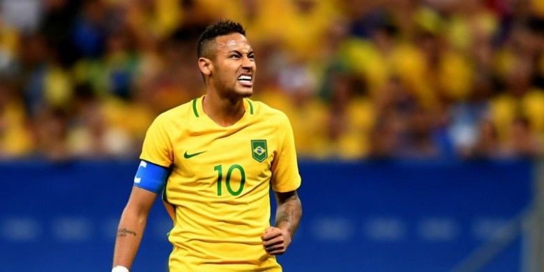 Ekspresi pemain bintang Brasil, Neymar Jr., saat timnya berlaga melawan Irak di laga kedua Grup A Olimpiade 2016 di Mane Garrincha Stadium, Senin (8/8/2016).

