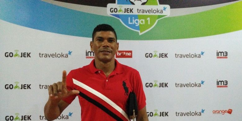 Eks bek Persija Jakarta, Antonio Claudio, berpose selepas menyaksikan langsung laga pekan ke-17 Liga 1 antara Persija melawan Bhayangkara FC di Stadion Patriot Candrabhaga, Bekasi, Jawa Barat, Sabtu (29/7/2017).
