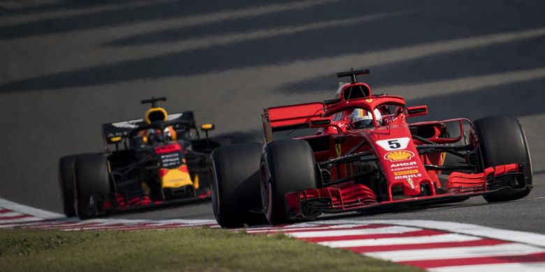Pebalap F1 dari tim Ferrari, Sebastian Vettel, melajukan mobilnya di seri ketiga F1 2018, GP China, yang berlangsung Minggu (15/4/2018) di Shanghai.