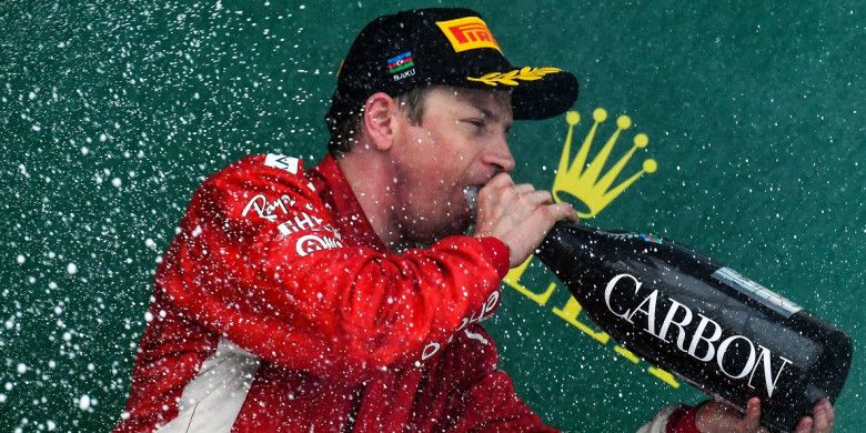 Pebalap F1 dari tim Ferrari, Kimi Raikkonen, merayakan keberhasilan finis di posisi kedua pada GP Azerbaijan di Sirkuit Baku City, 29 April 2018.