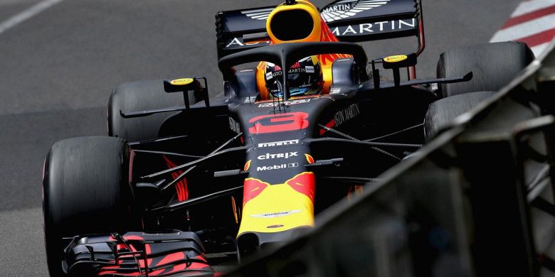 Pebalap Red Bull Racing, Daniel Ricciardo, mencetak waktu lap tercepat pada latihan bebas 2 (FP2) GP Monaco di Circuit de Monaco, Monte Carlo, Monako, Kamis (24/5/2018).
