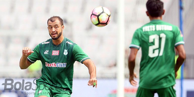 Bek PSMS Medan, Reinaldo Lobo, saat tampil melawan Sriwijaya FC dalam laga perebutan juara ketiga Piala Presiden 2018 di Stadion Utama Gelora Bung Karno, Senayan, Jakarta, (17/02/2018).
