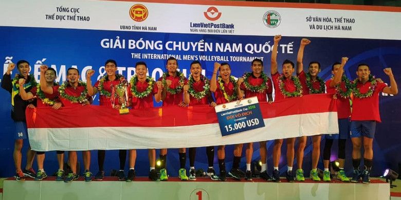 Ekspresi kegembiraan skuad Tim Nasional Voli Putra Indonesia usai sukses menjuarai Piala LienVietPostBank 2018.