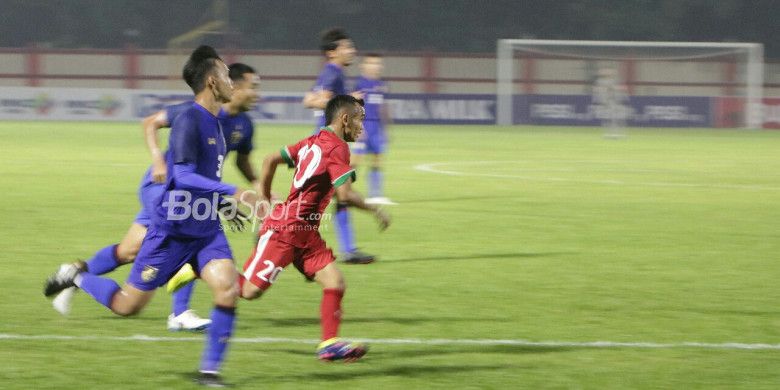 Riko Simanjuntak pada laga debutnya bersama Timnas U-23 Indonesia ketika menghadapi Timnas U-23 Thailand dalam laga uji coba di Stadion Perguruan Tinggi Ilmu Kepolisian, Jakarta, Kamis (31/5/2018)
