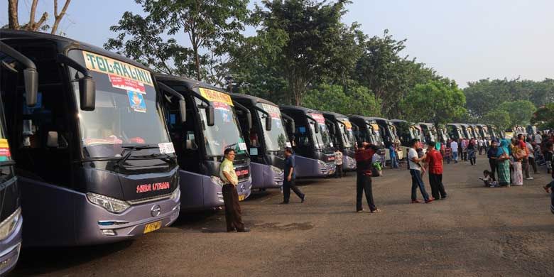 Sido Muncul menyiap 220 bus untuk 13.000 pemudik yang berasal dari kalangan pedagang jamu se-Jabodetabek.
