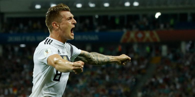 Selebrasi pemain Jerman, Toni Kroos, seusai menjebol gawang Swedia dalam penyisihan grup Piala Dunia 2018 di Olimpiyskiy Stadion Fisht, Sabtu (23/6/2018).