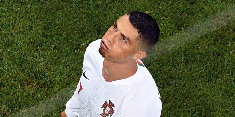 Reaksi kapten Portugal, Cristiano Ronaldo, setelah timnya dikalahkan Uruguay dalam laga babak 16 besar Piala Dunia 2018, 30 Juni 2018 di Fisht Stadium, Sochi.
