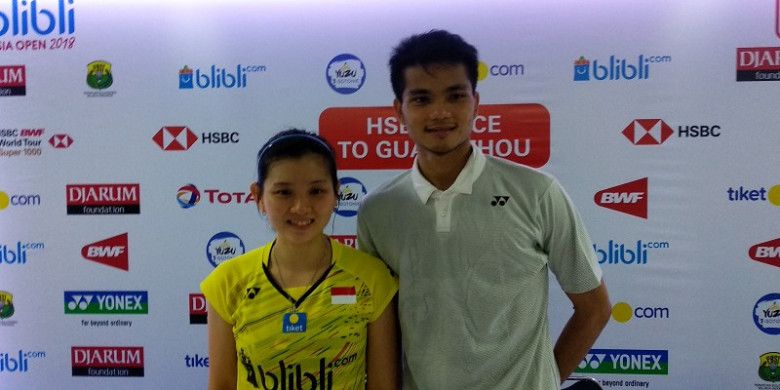 Pasangan ganda campuran Indonesia, Ricky Karanda Suwardi (kanan) dan Debby Susanto.
