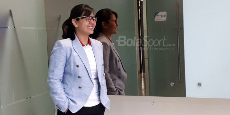 Ratu Tisha Destria, Sekjen PSSI, saat berkunjung ke kantor BolaSport.com dan Tabloid BOLA (8/8/2018).
