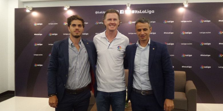 Steve McManaman bersama perwakilan La Liga, Rodrigo Gallego Abad, dan Ivan Codina melakukan konferensi pers La Liga 2018-2019 Season Kick-off, di Hotel Gran Melia, Rabu (5/9/2018)
