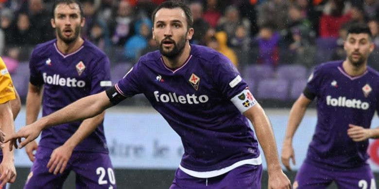 Kapten Fiorentina, Milan Badelj, saat beraksi dalam partai Liga Italia 2017-2018 menghadapi Benevento di Stadion Artemio Franchi, Florence, 11 Maret 2018.
