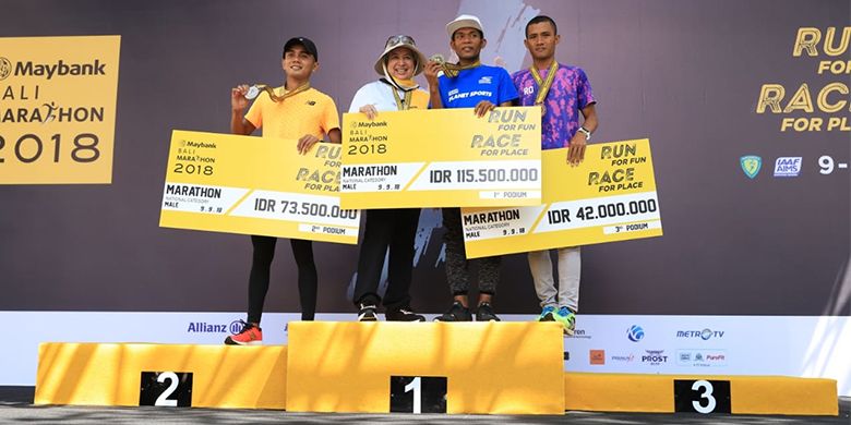 Hamdan Syafril Sayuti keluar sebagai juara di kategori Male National Full Marathon Maybank Bali Marathon 2018. (Maybank Indonesia)