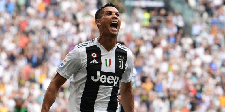 Penyerang Juventus, Cristiano Ronaldo, merayakan gol ke gawang Sassuolo dalam laga Liga Italia, 16 September 2018 di Juventus Stadium, Turin. Ronaldo akan menjalani laga pertamanya di Liga Champions bersama Juventus pada hari Rabu (19/9/2018) melawan Valencia.