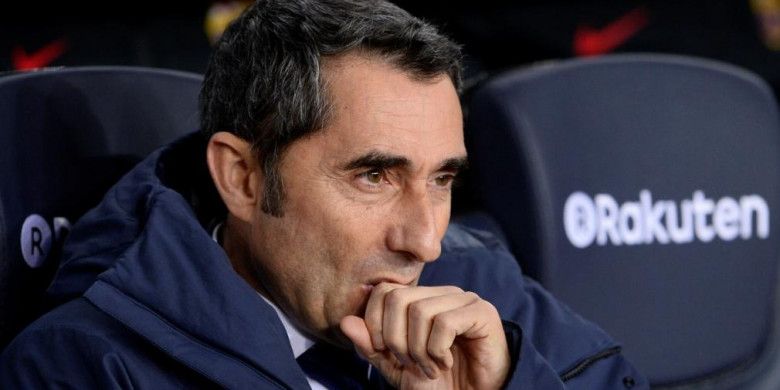 Ekspresi pelatih Barcelona, Ernesto Valverde, dalam partai Liga Spanyol lawan Alaves di Camp Nou, Barcelona, 28 Januari 2018.
