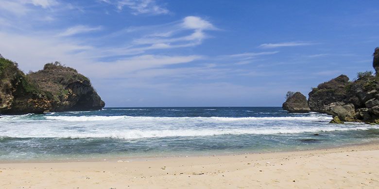 Pantai Krokoh dengan Pasir Putihnya