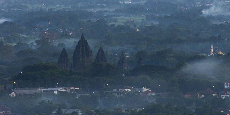 Panorama Kemegahan Candi Prambanan dari Spot Riyadi