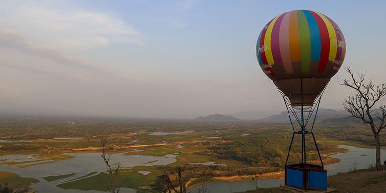 Pengunjung bisa berfoto di berbagai spot, salah satunya berbentuk seperti balon udara