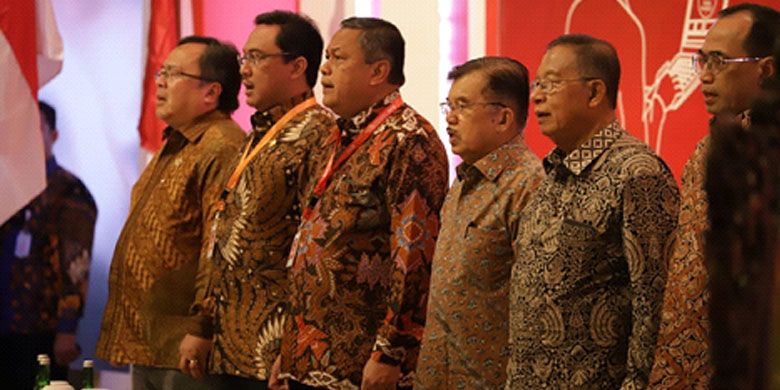 Gubernur BI Perry Warjiyo bersama dengan Wakil Presiden RI Jusuf Kall dan Menko Perekonomian Darmin Nasution. (Foto Dokumen Bank Indonesia) 