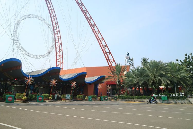Gerbang Barat Taman Impian Jaya Ancol, Jakarta.
