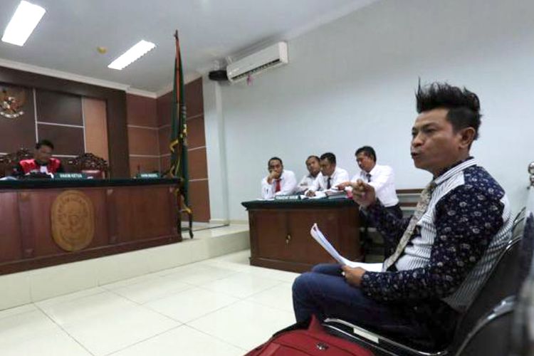 Mahmud Mulyadi saat menjadi saksi ahli dalam sidang praperadilan di Pengadilan Negeri Batam, Senin (11/1/2016).