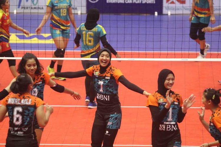 Tim putri Jakarta BNI 46 tampil prima saat meladeni perlawanan Jakarta Elektrik PLN dalam pertandingan seri ketiga Proliga 2019. Bermain di  Sritex Arena, Solo, Jumat 25 Januari 2019 malam WIB, Lindsay Stalzer dan kawan-kawan menang tiga set langsung dengan skor 3-0. 
 