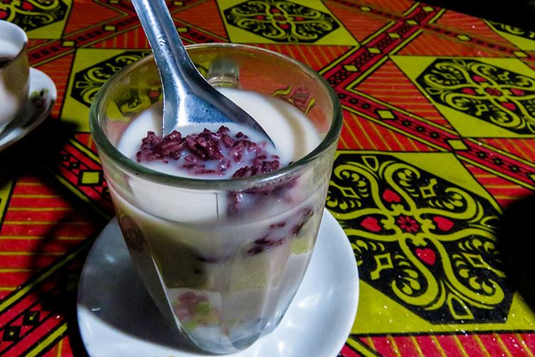 Wedang cor, minuman hangat nan lezat dari Jember yang cocok dinikmati ketika hujan.