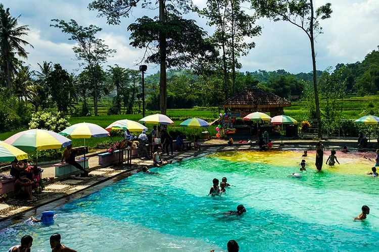 Kolam Renang Anak di Taman Botanu Sukorambi Jember.