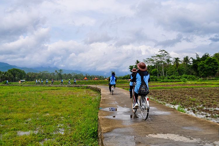 Wisata Sepeda Borobudur.