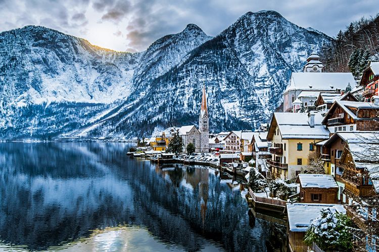 Hallstatt di Negara Austria ketika musim dingin.