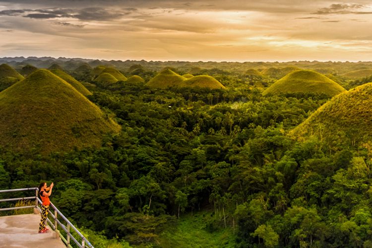 Keindahan Panorama di Chocolate Hills Bohol, Filipina.