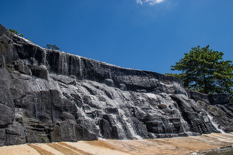 Air Terjun Niagara di Kebun Raya Indrokilo, Boyolali.