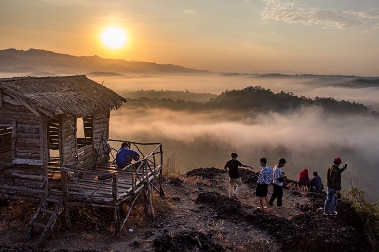 Suasana pagi di Gunung Ireng, Gunungkidul, Yogyakarta.