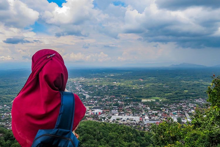 Pemandangan Kota Wonogiri dilihat dari Gunung Gandul.