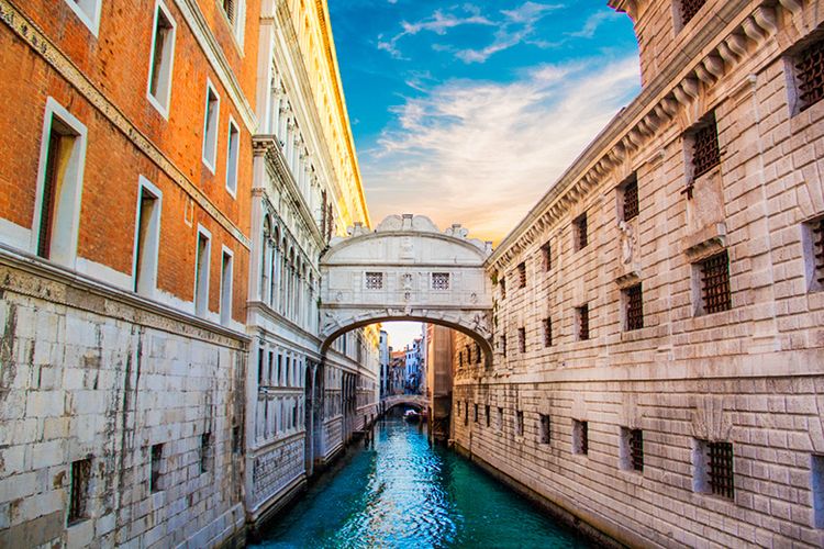 Bridge of Sight atau Jembatan Desah di Venesia