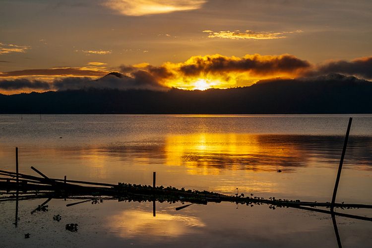 Panorama di Danau Tondano, Sulawesi Utara yang begitu menawan.